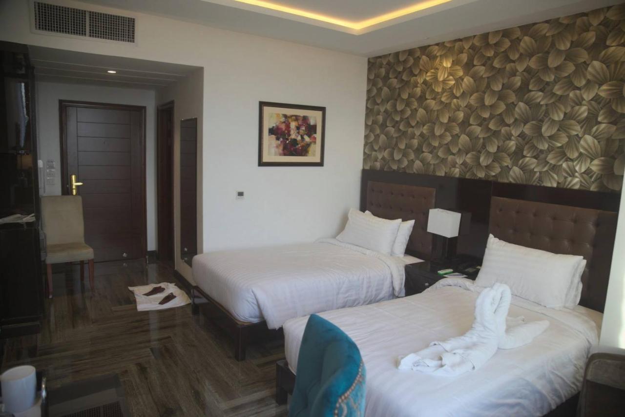 Savoey Hotel Lahore Exterior photo